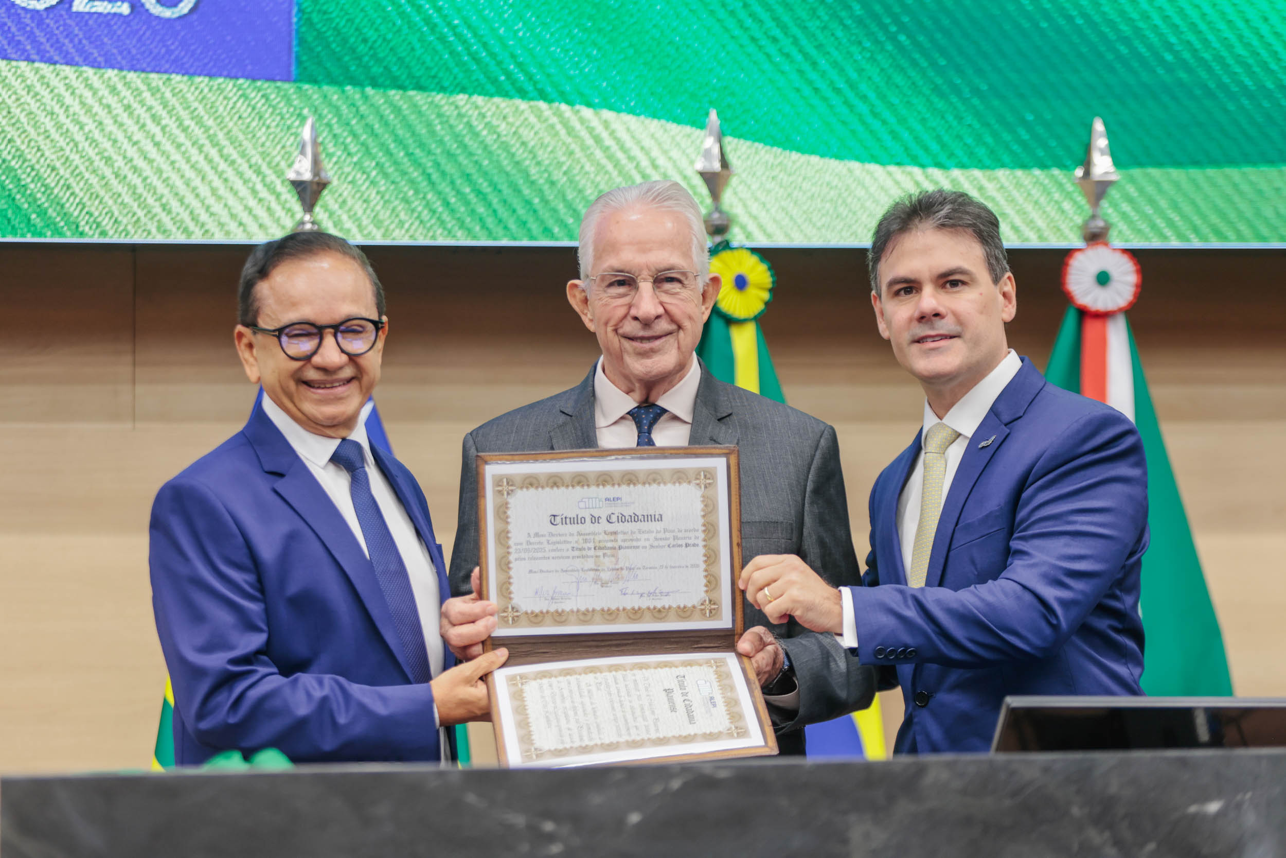 TÍTULO DE CIDADANIA AO EMPRESÁRIO CARLOS PRADO (14).jpg