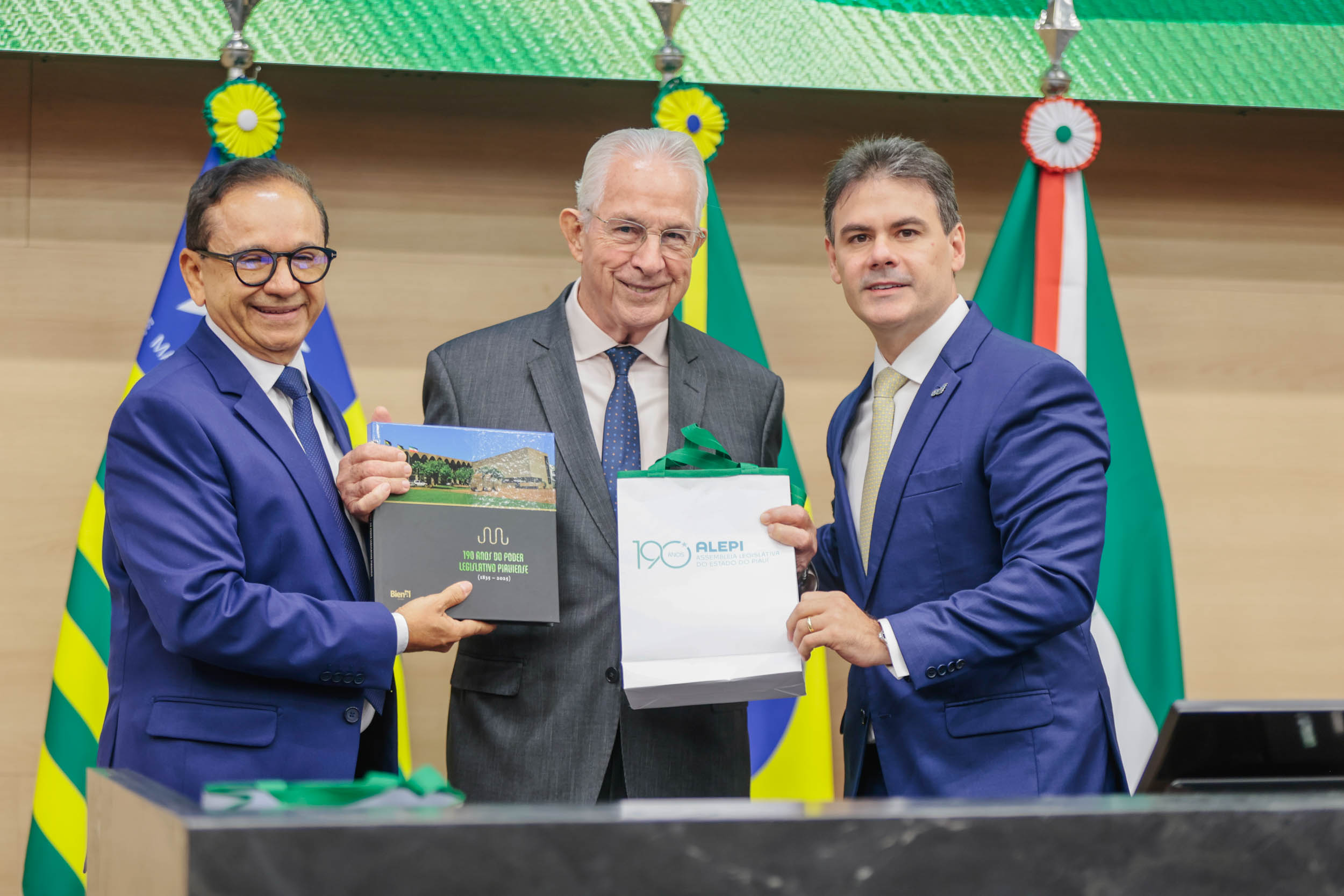 TÍTULO DE CIDADANIA AO EMPRESÁRIO CARLOS PRADO (15).jpg