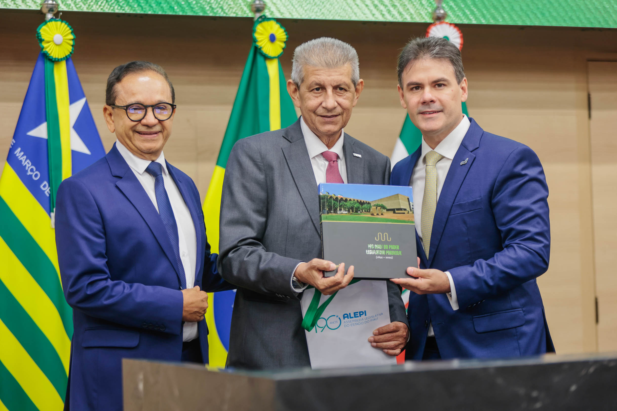 TÍTULO DE CIDADANIA AO EMPRESÁRIO CARLOS PRADO (16).jpg