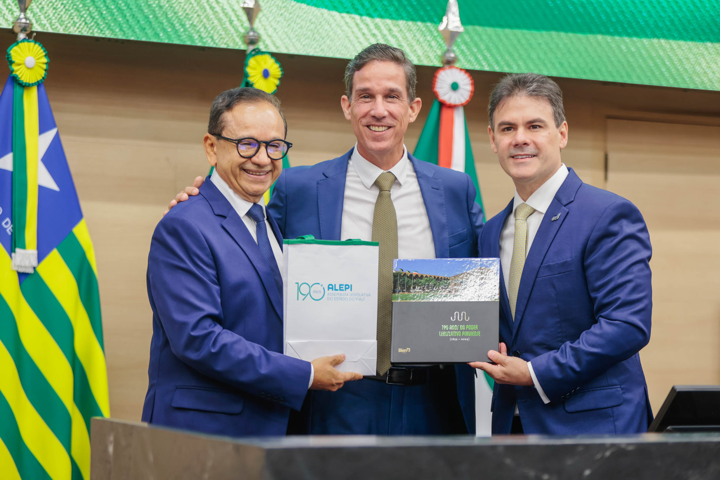 TÍTULO DE CIDADANIA AO EMPRESÁRIO CARLOS PRADO (19).jpg