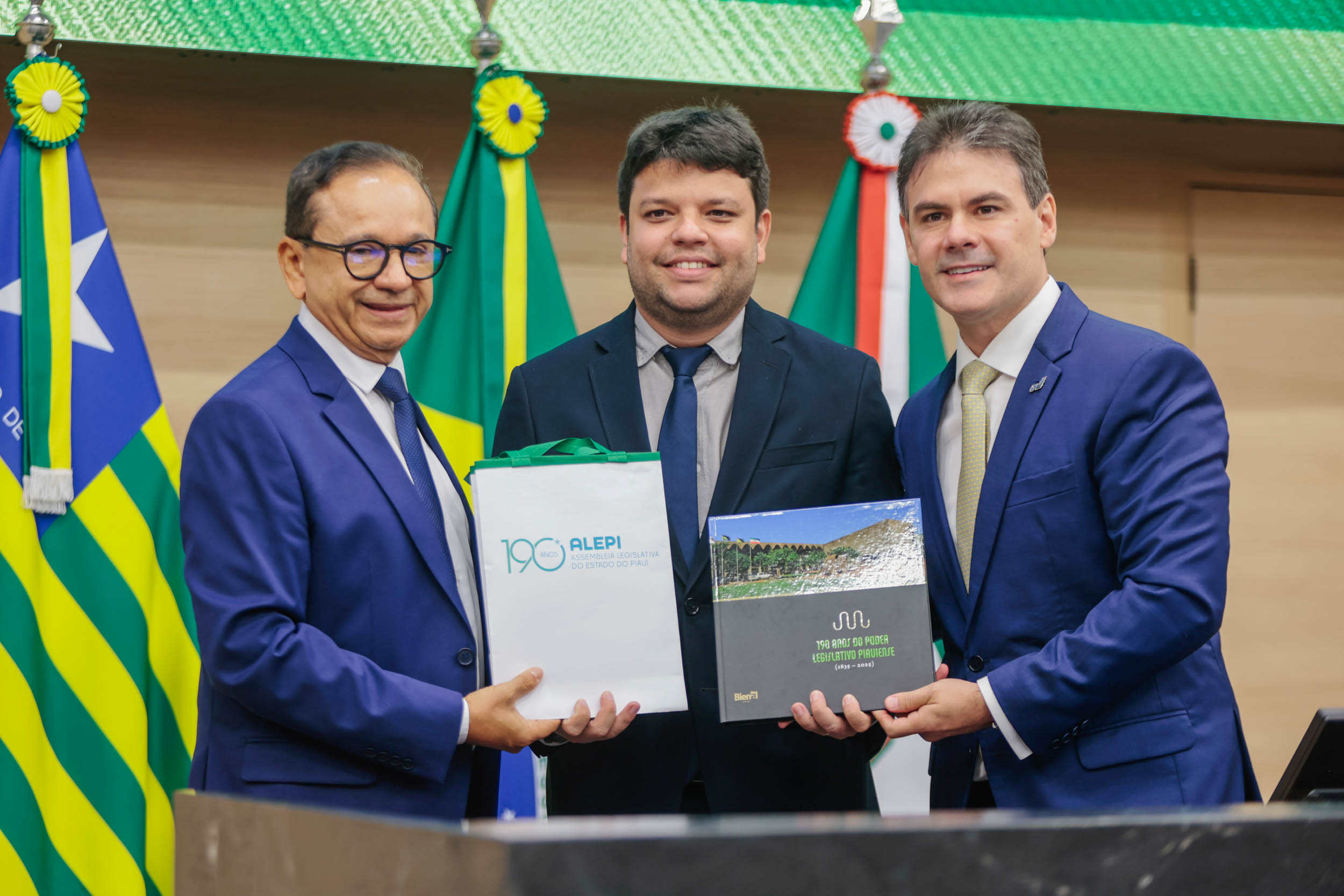 TÍTULO DE CIDADANIA AO EMPRESÁRIO CARLOS PRADO (20).jpg