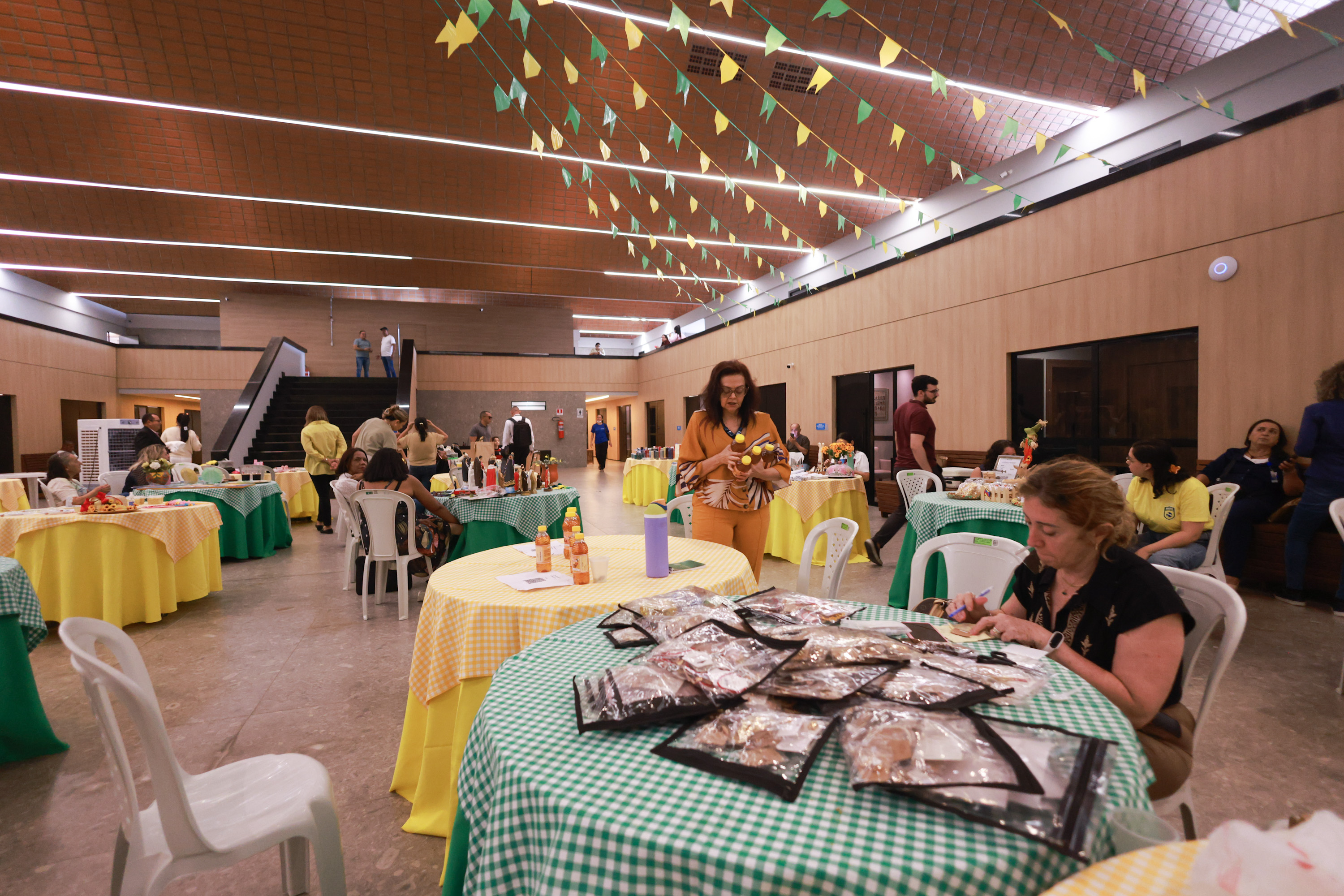 FEIRA DO SERVIDOR -  FOTOS REGIS FALCAO ASCOM ALEPI.jpg