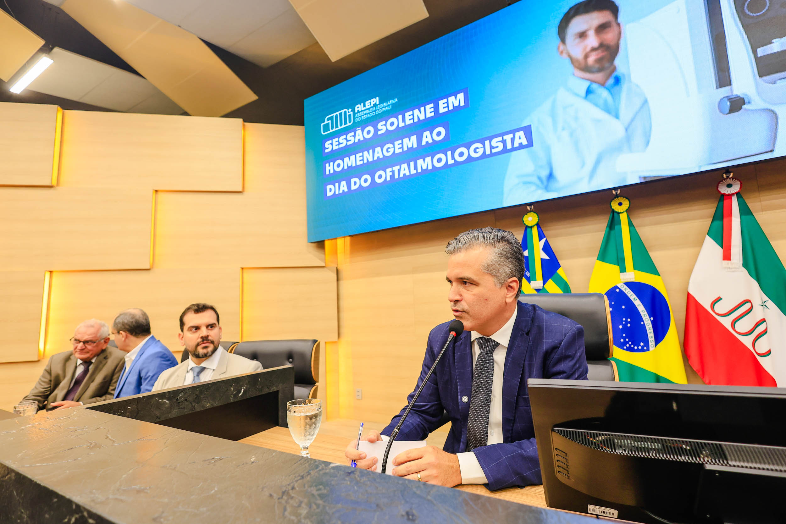 SESSÃO SOLENE EM HOMENAGEM AO DIA DO OFTALMOLOGISTA (4).jpg