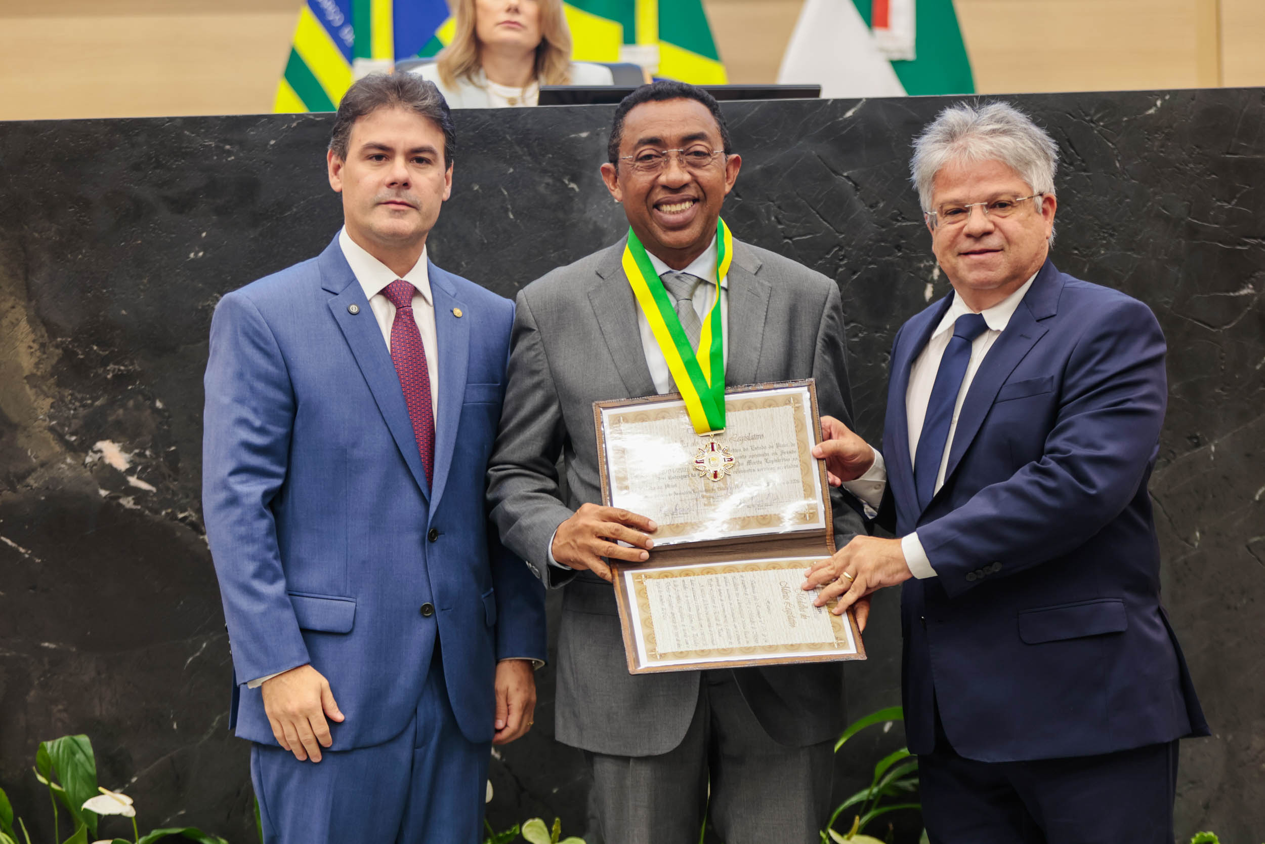 ENTREGA MEDALHA MÉRITO LEGISLATIVO (105).jpg