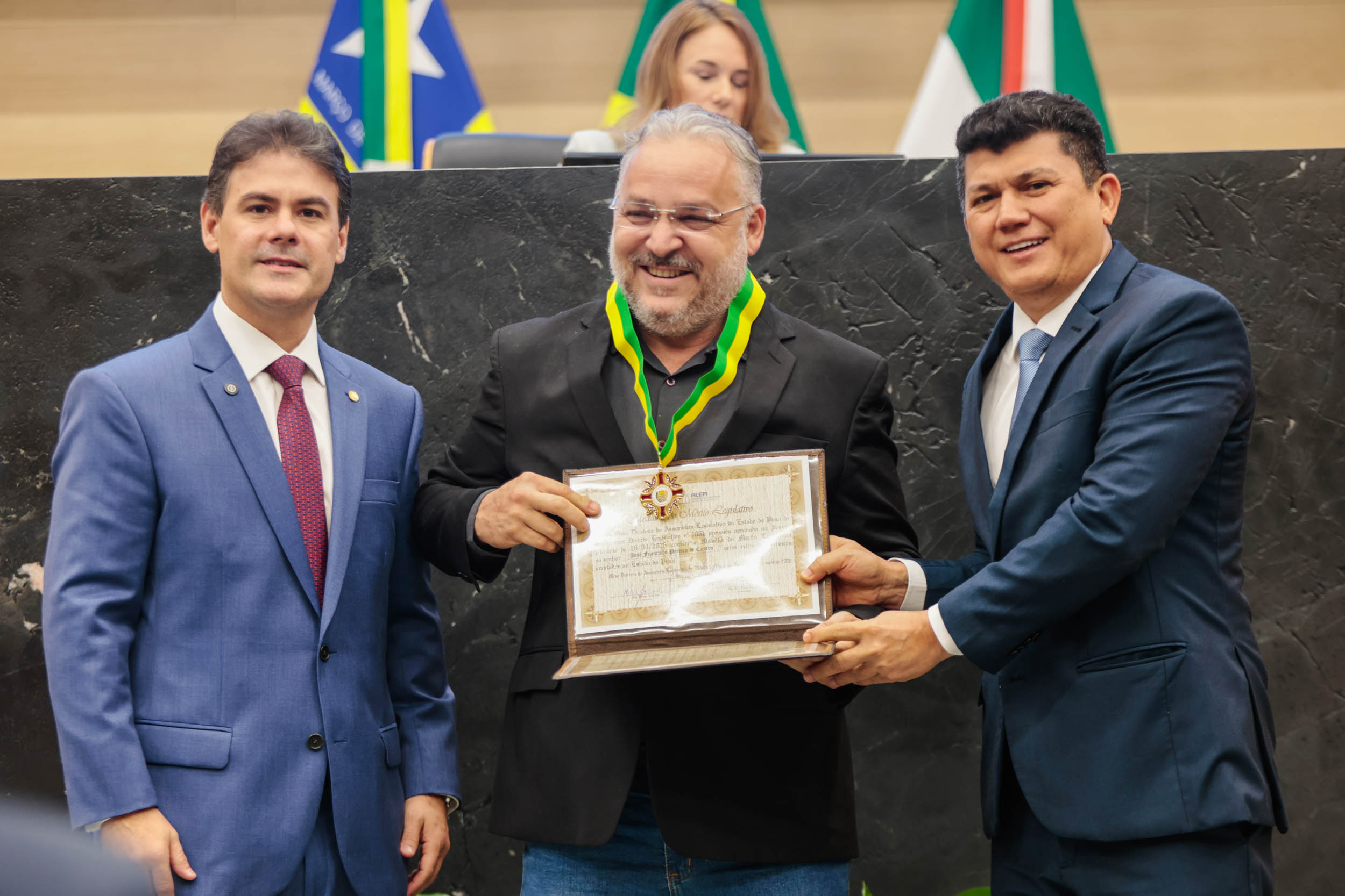 ENTREGA MEDALHA MÉRITO LEGISLATIVO (120).jpg