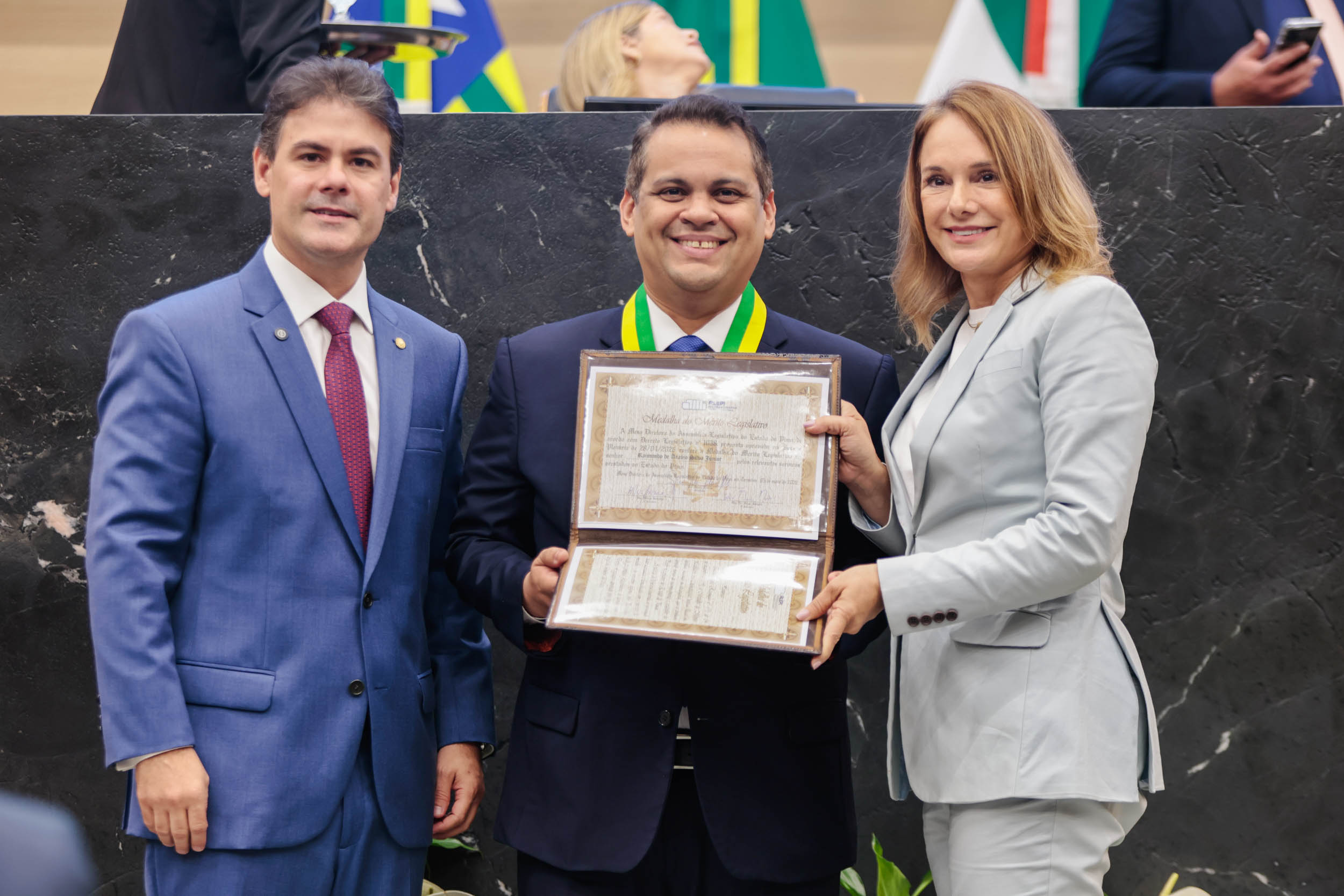 ENTREGA MEDALHA MÉRITO LEGISLATIVO (133).jpg