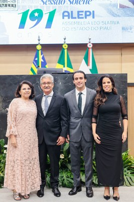 ENTREGA MEDALHA MÉRITO LEGISLATIVO (16).jpg