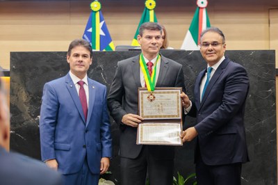 ENTREGA MEDALHA MÉRITO LEGISLATIVO (91).jpg