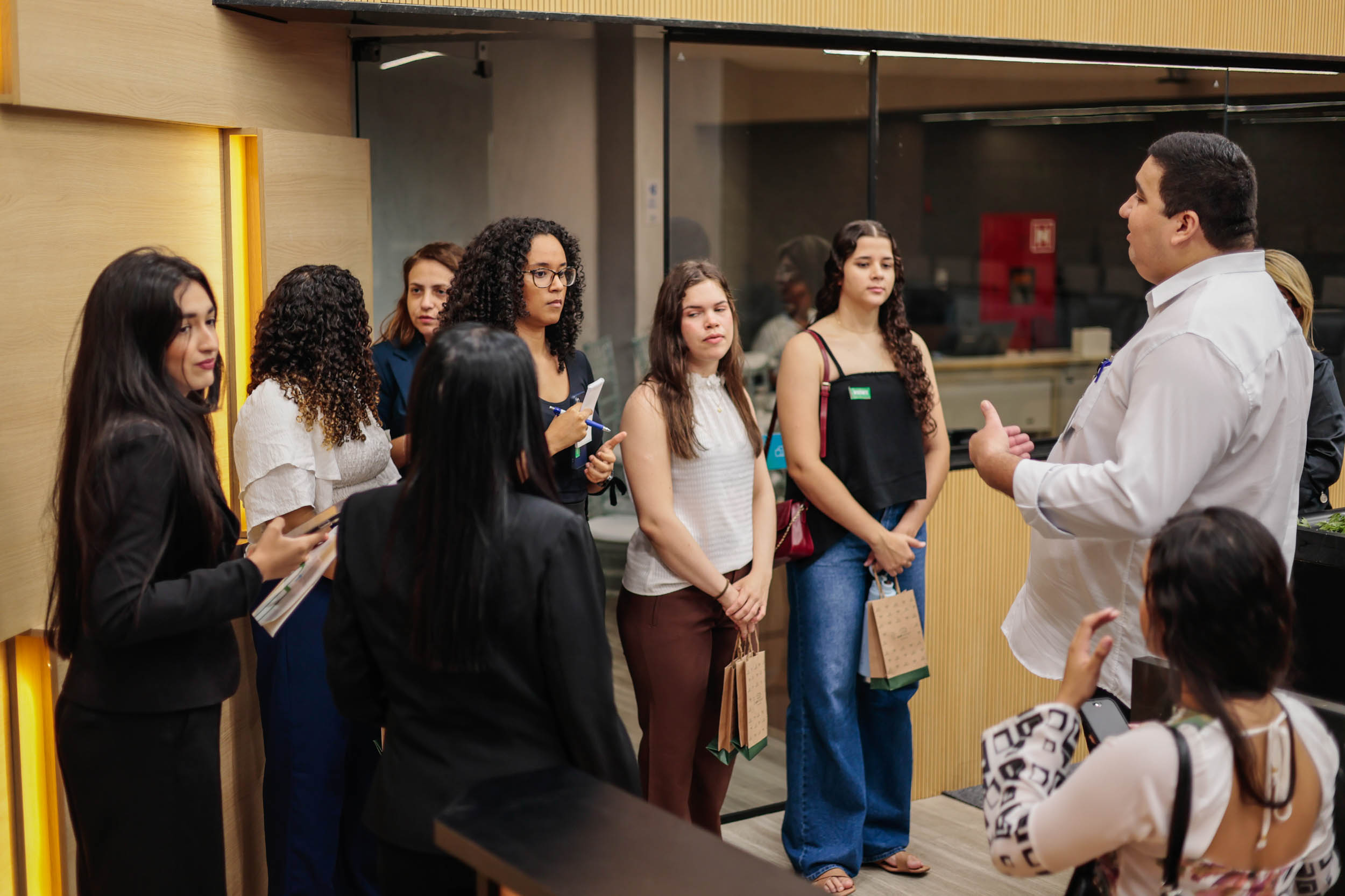 VISITA ESTUDANTES DE DIREITO UEMA (2).jpg