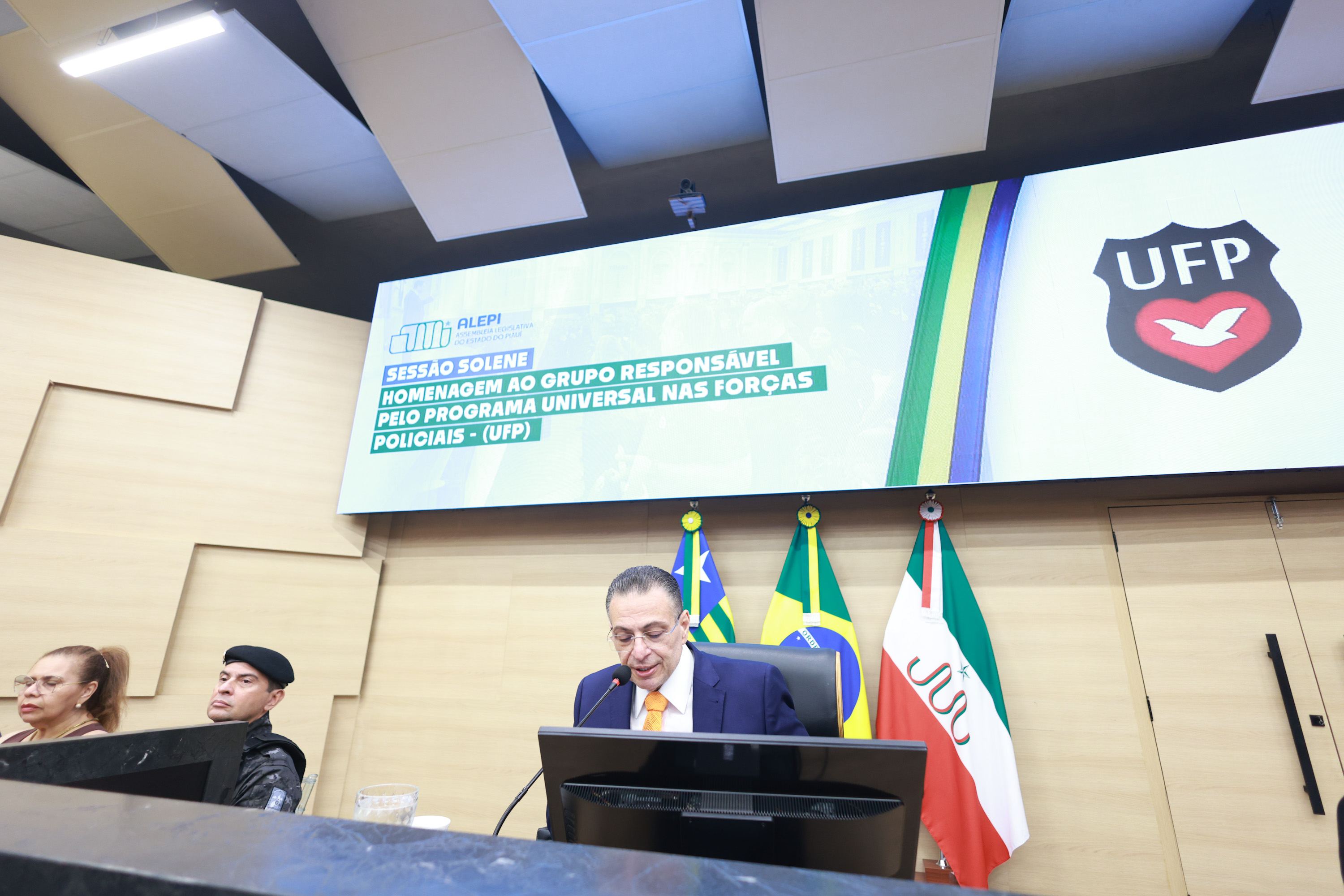  SESSÃO SOLENE EM HOMENAGEM AO GRUPO RESPONSAVEL PELO UFP -  FOTOS REGIS FALCAO ASCOM ALEPI (16).jpg