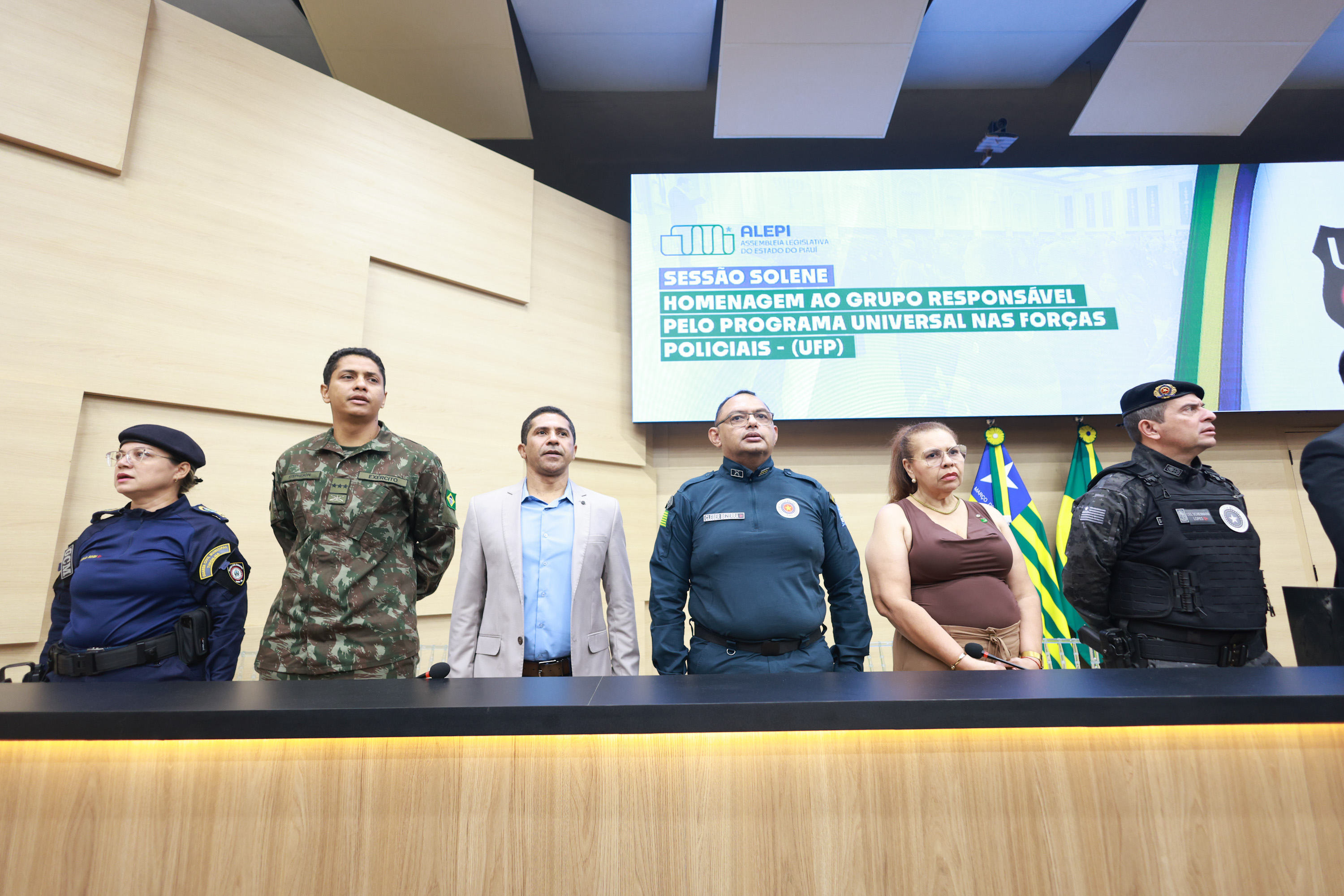  SESSÃO SOLENE EM HOMENAGEM AO GRUPO RESPONSAVEL PELO UFP -  FOTOS REGIS FALCAO ASCOM ALEPI (3).jpg