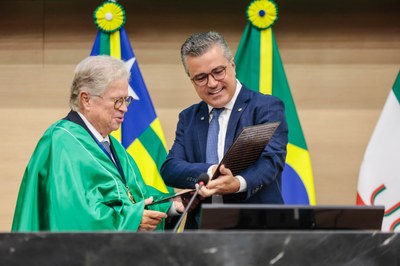 SESSÃO SOLENE TÍTULO DE CIDADANIA AO DR FERNANDO ANTÔNIO LUCCHESE - FOTOS THIAGO AMARAL ALEPI (14).jpg