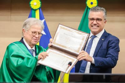 SESSÃO SOLENE TÍTULO DE CIDADANIA AO DR FERNANDO ANTÔNIO LUCCHESE - FOTOS THIAGO AMARAL ALEPI (16).jpg