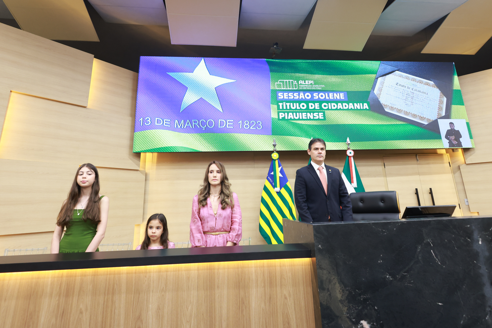 SESSÃO SOLENE TÍTULO DE CIDADANIA  À SRA DANIELE AMORIM AITA - FOTOS REGIS FALCÃO ASCOM ALEPI (3).jpg