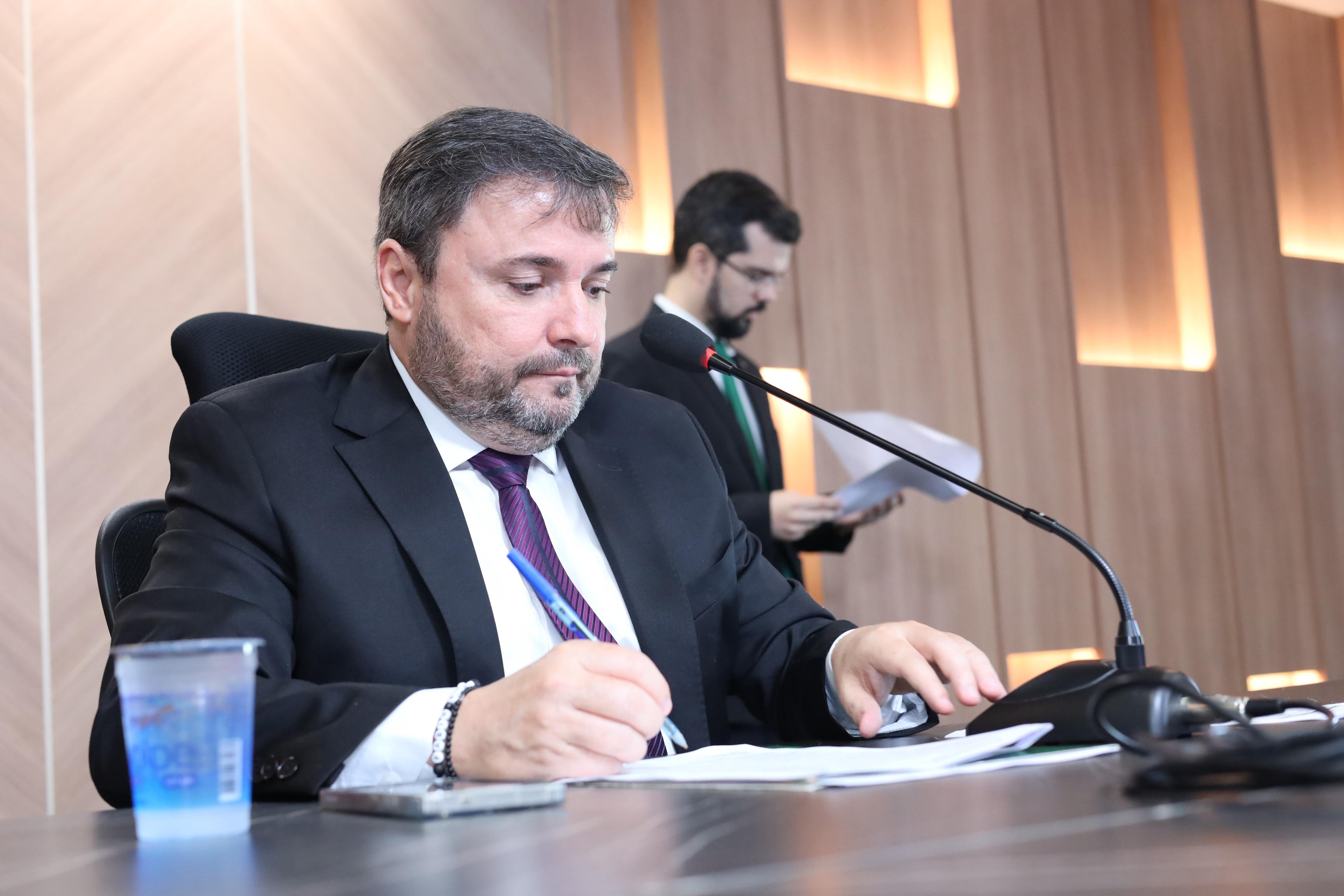 “Tem que romper com o Setut”, afirma Fábio Novo