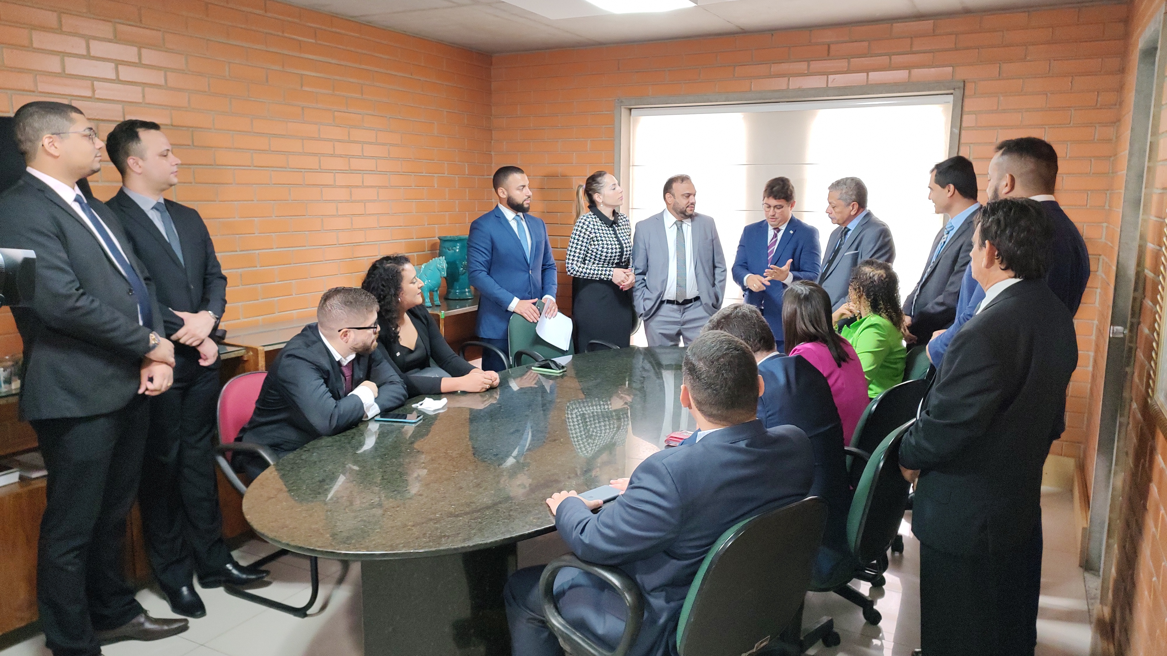 Advogados visitam a Assembleia e propõem o Dia da Advocacia Jovem
