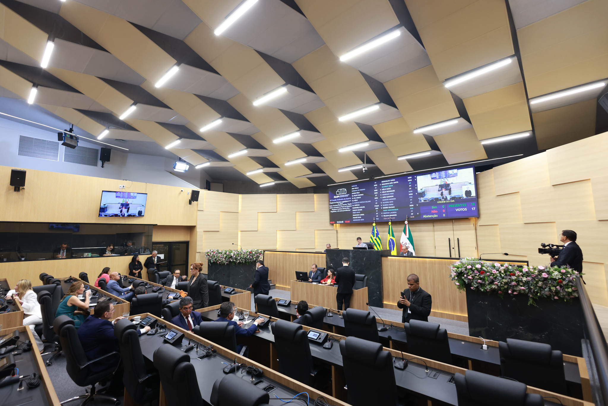 Alepi aprova reajustes salariais para servidores dos três Poderes e órgãos autônomos