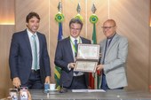Alepi entrega Medalha do Mérito ao médico Aurus Dourado Meneses