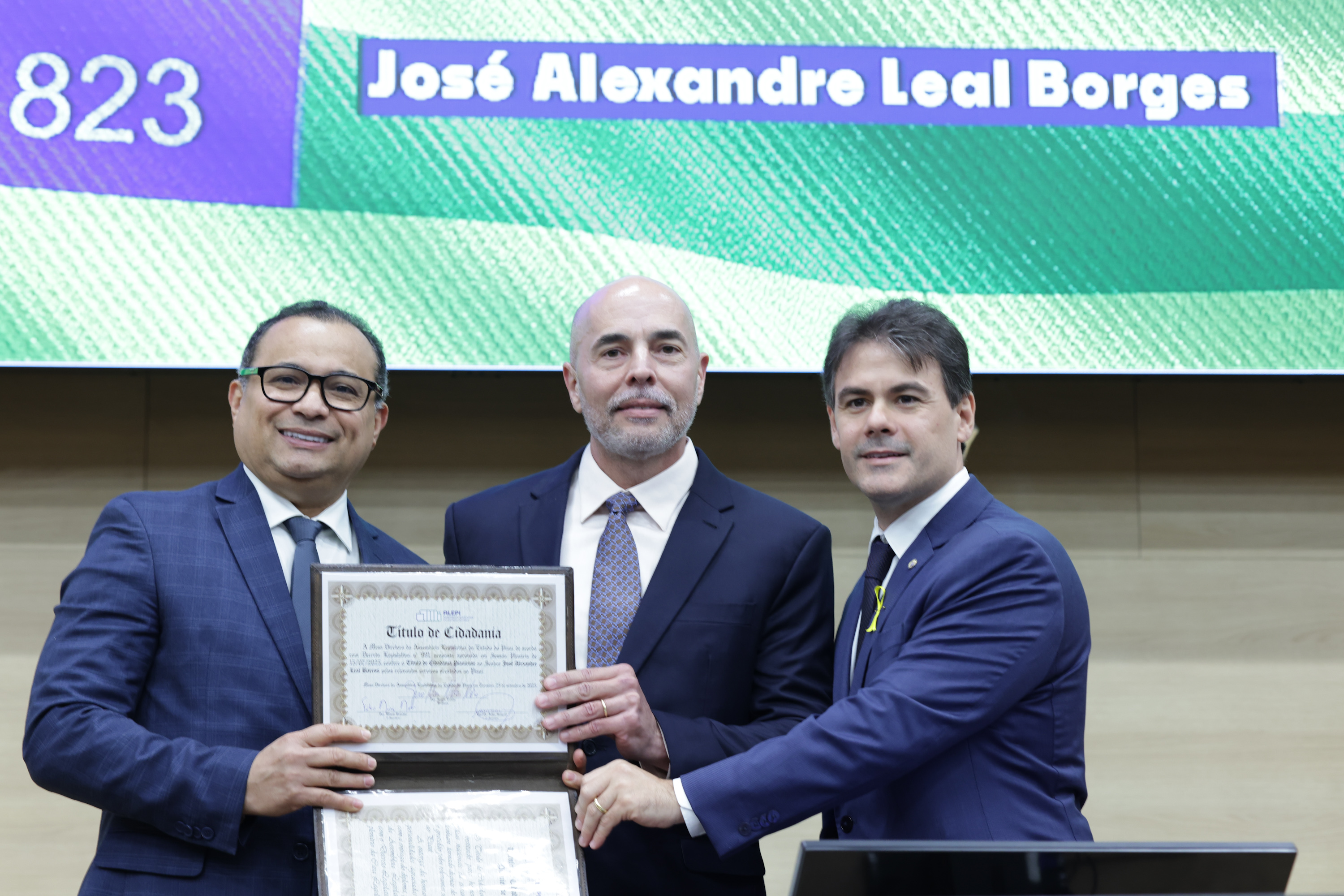 Alepi entrega título de cidadania para médico José Alexandre Leal Borges