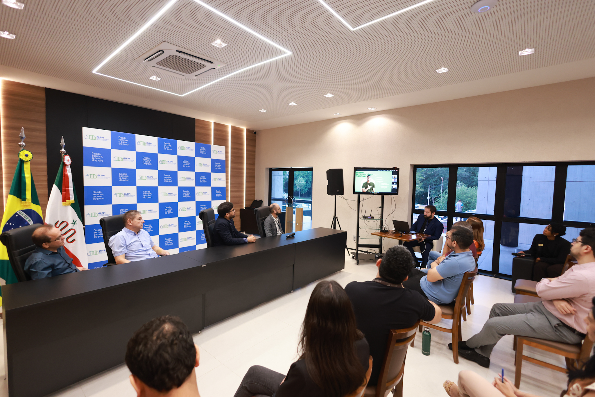 Alepi realiza reunião sobre previdência complementar para seus servidores