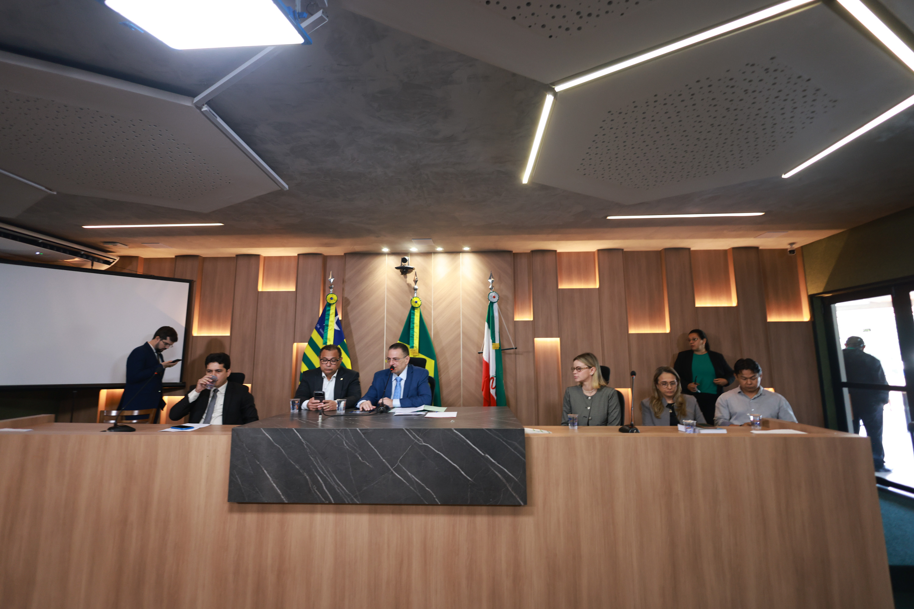 Alepi vai consultar Bombeiros, Judiciário, CREA e Equatorial sobre estações de recarga em condomínios