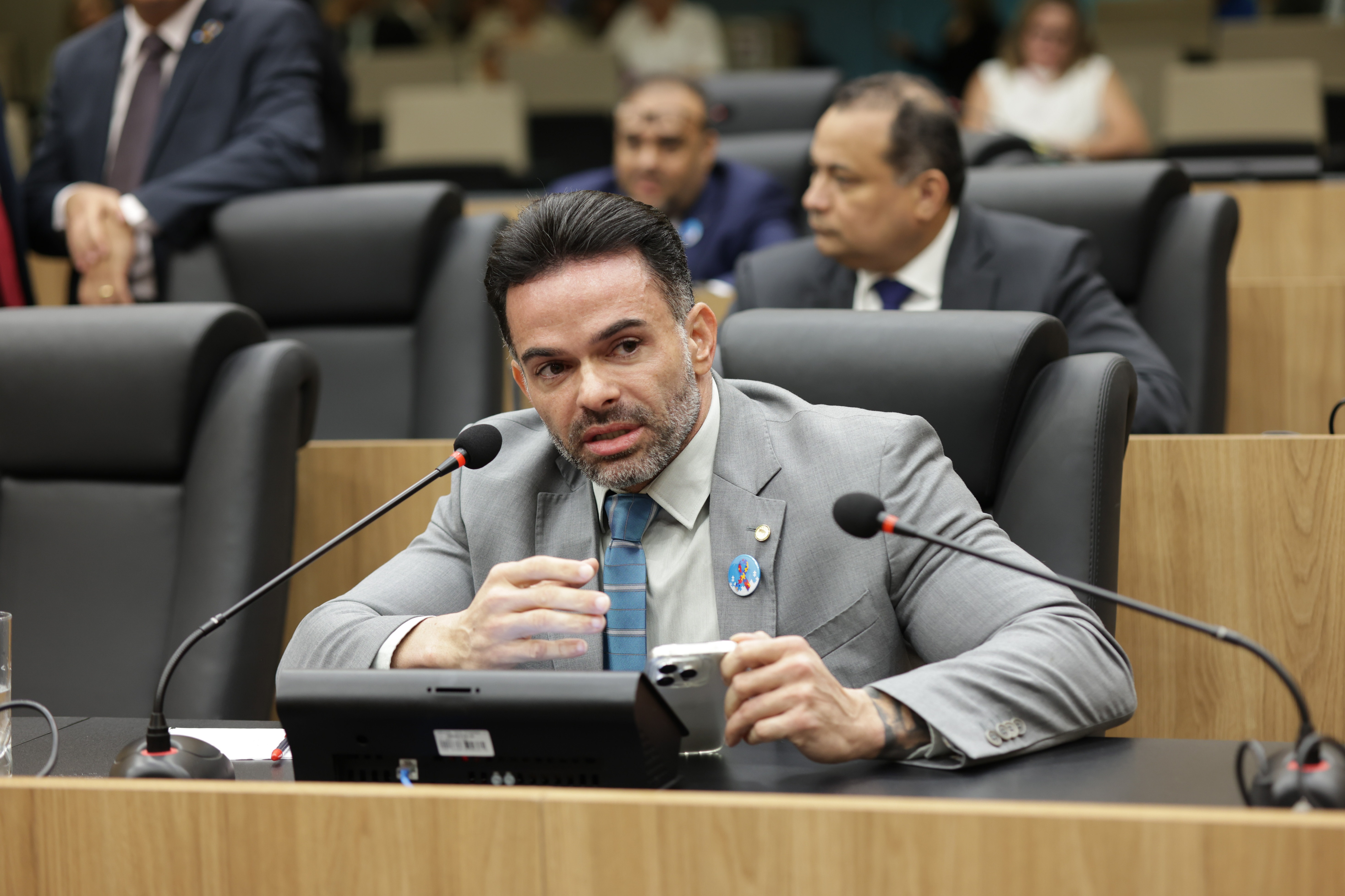 Deputados cobram rigor na exigência da presença em plenário