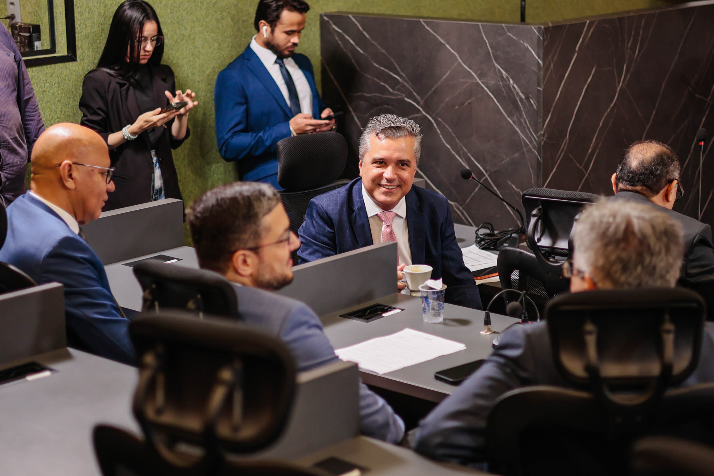 Comissão de Finanças aprova reajustes para servidores do Executivo e Ministério Público