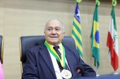 Dagoberto Barros, ex-presidente do CRM Piauí recebe Medalha do Mérito Legislativo Dirceu Arcoverde