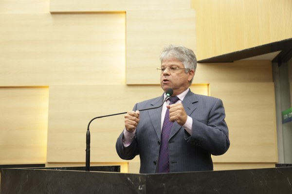 Debate sobre concessão da gestão de água e esgoto marcou o ano legislativo 