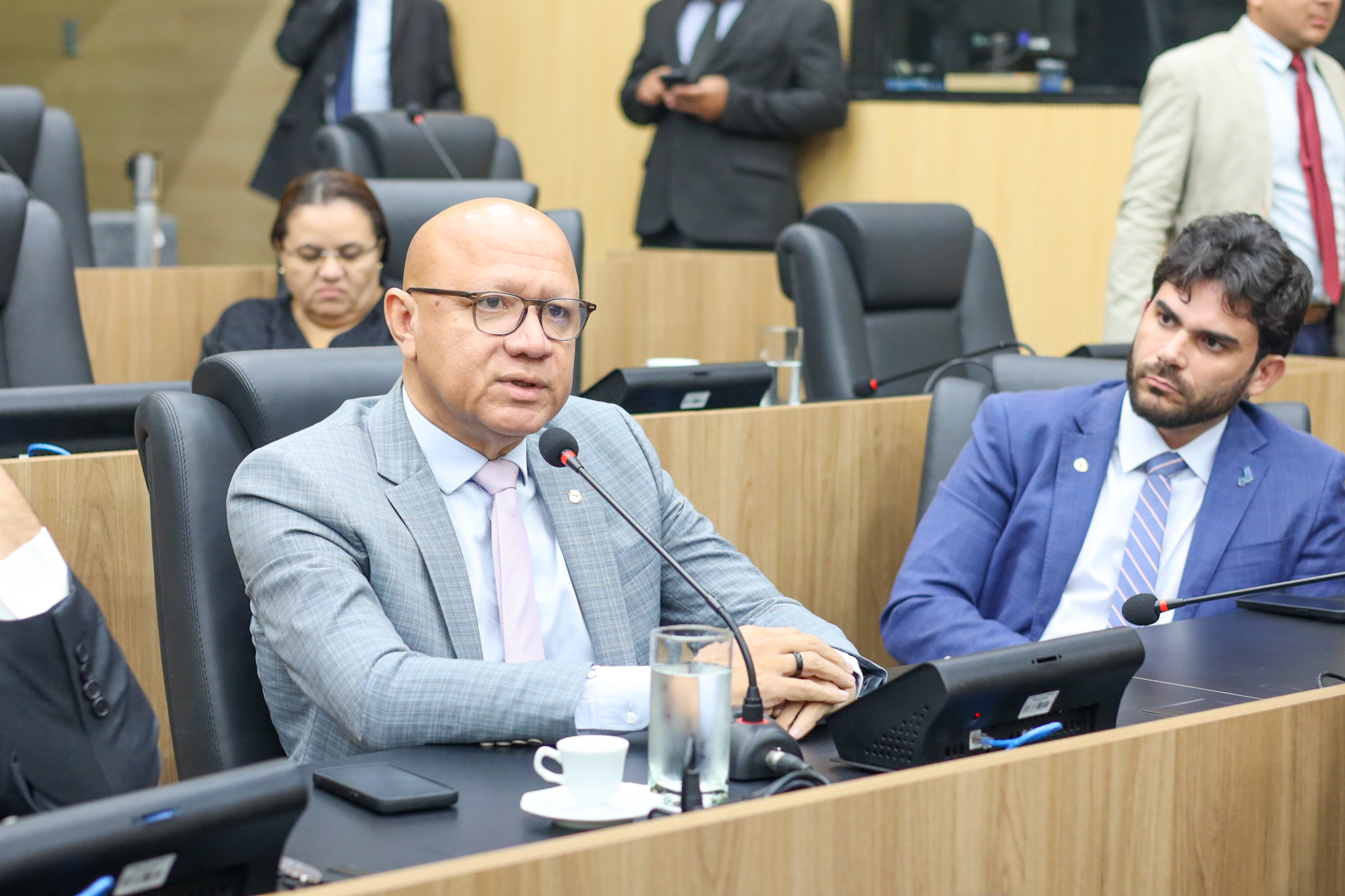 Deputado denuncia planos de saúde em Plenário