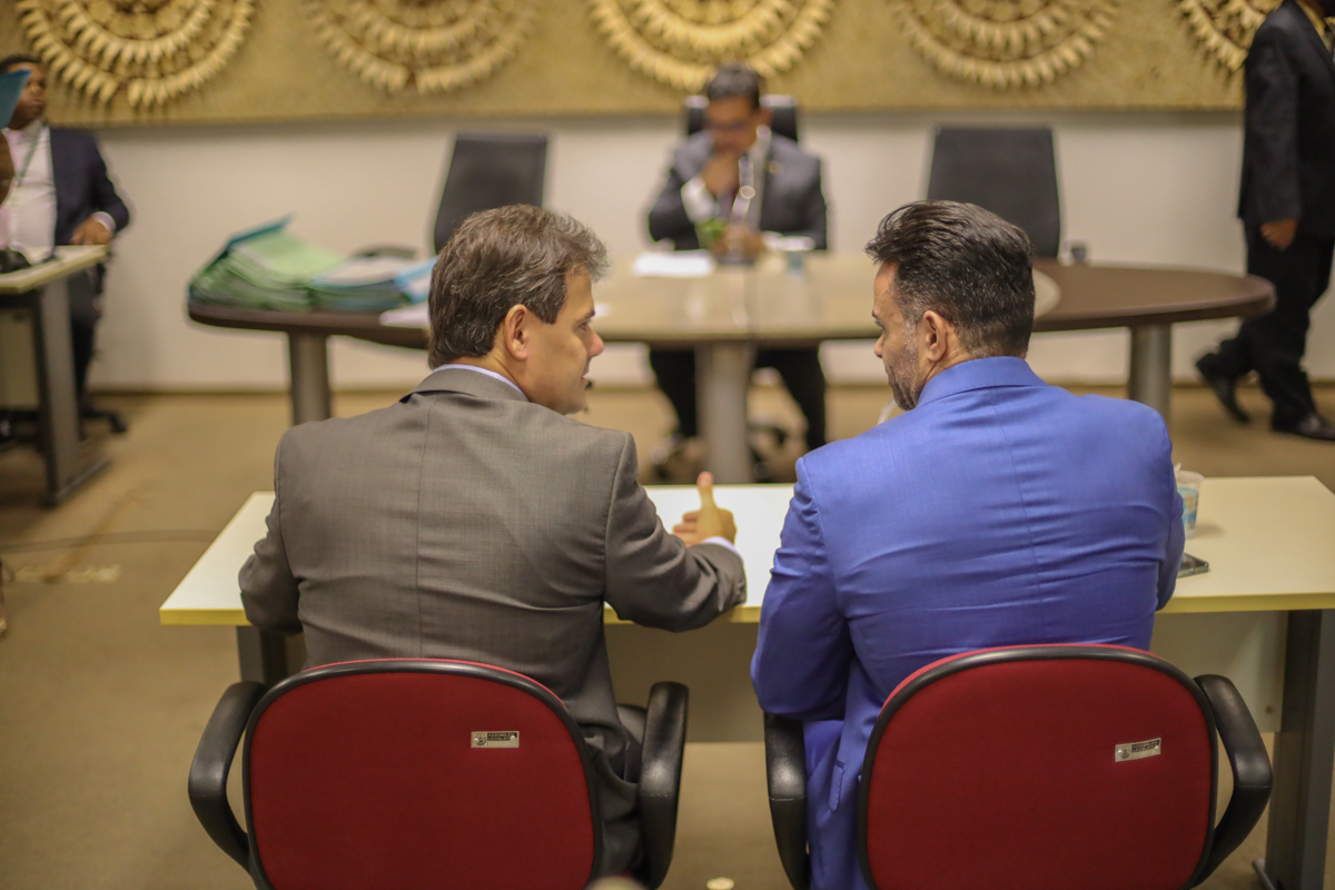 Deputados aprovam mais de 30 proposições na reunião desta terça na CCJ