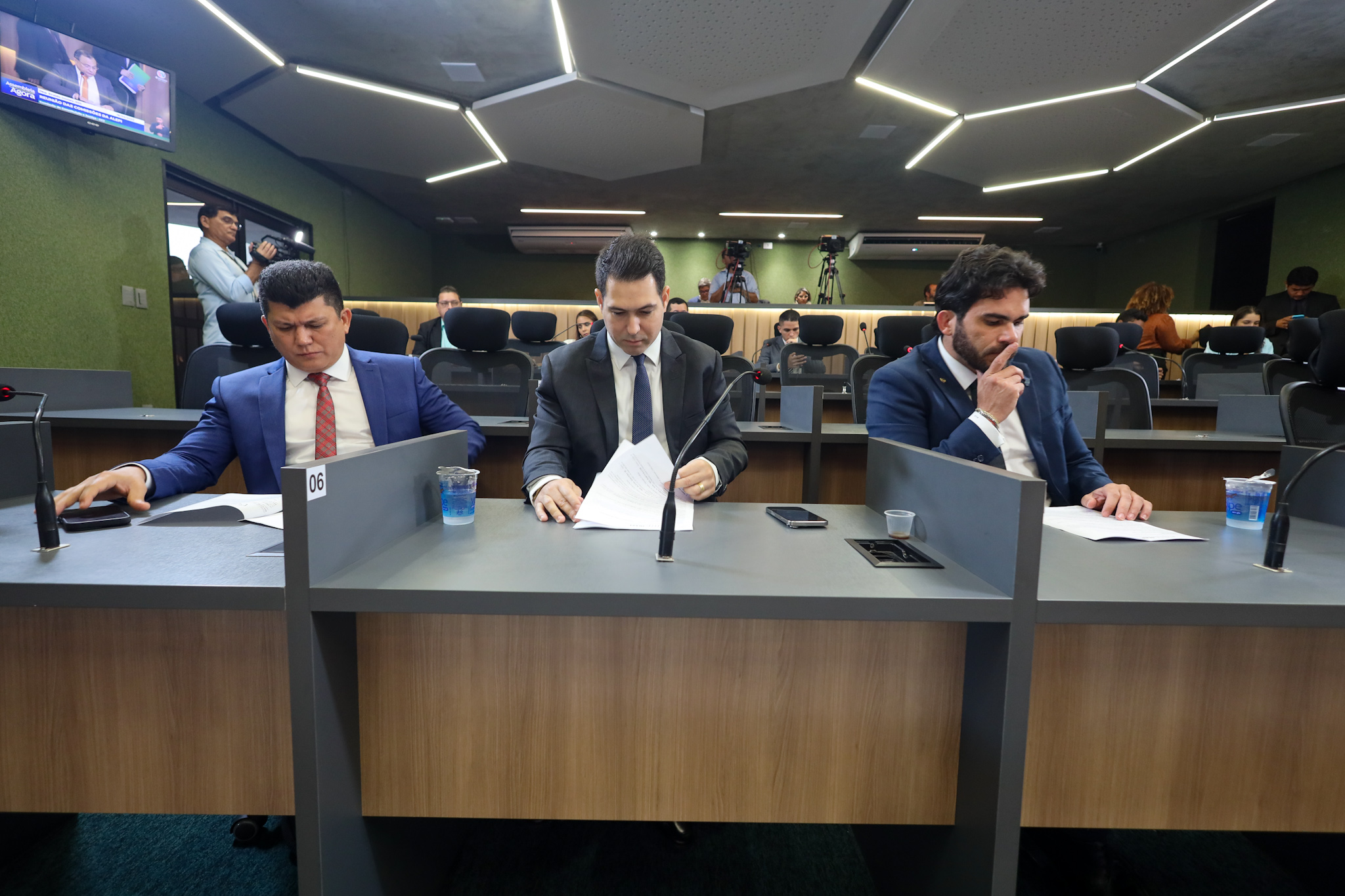 Deputados aprovam programa que amplia premiação de escolas e de assistência a infância