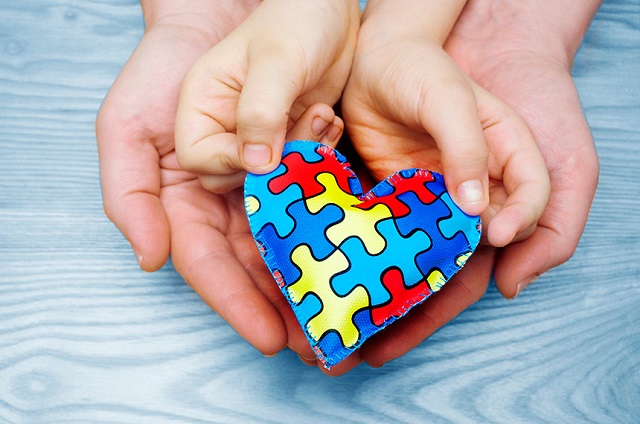 Discriminar pessoa com autismo pode acabar em multa 