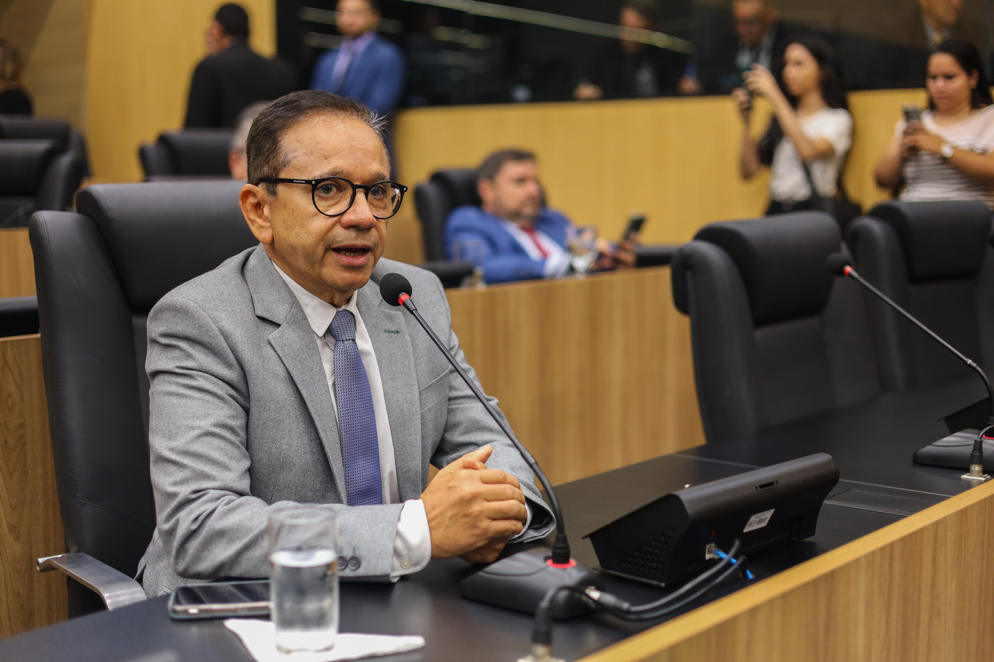 Dr. Hélio comemora início de radioterapias em Parnaíba