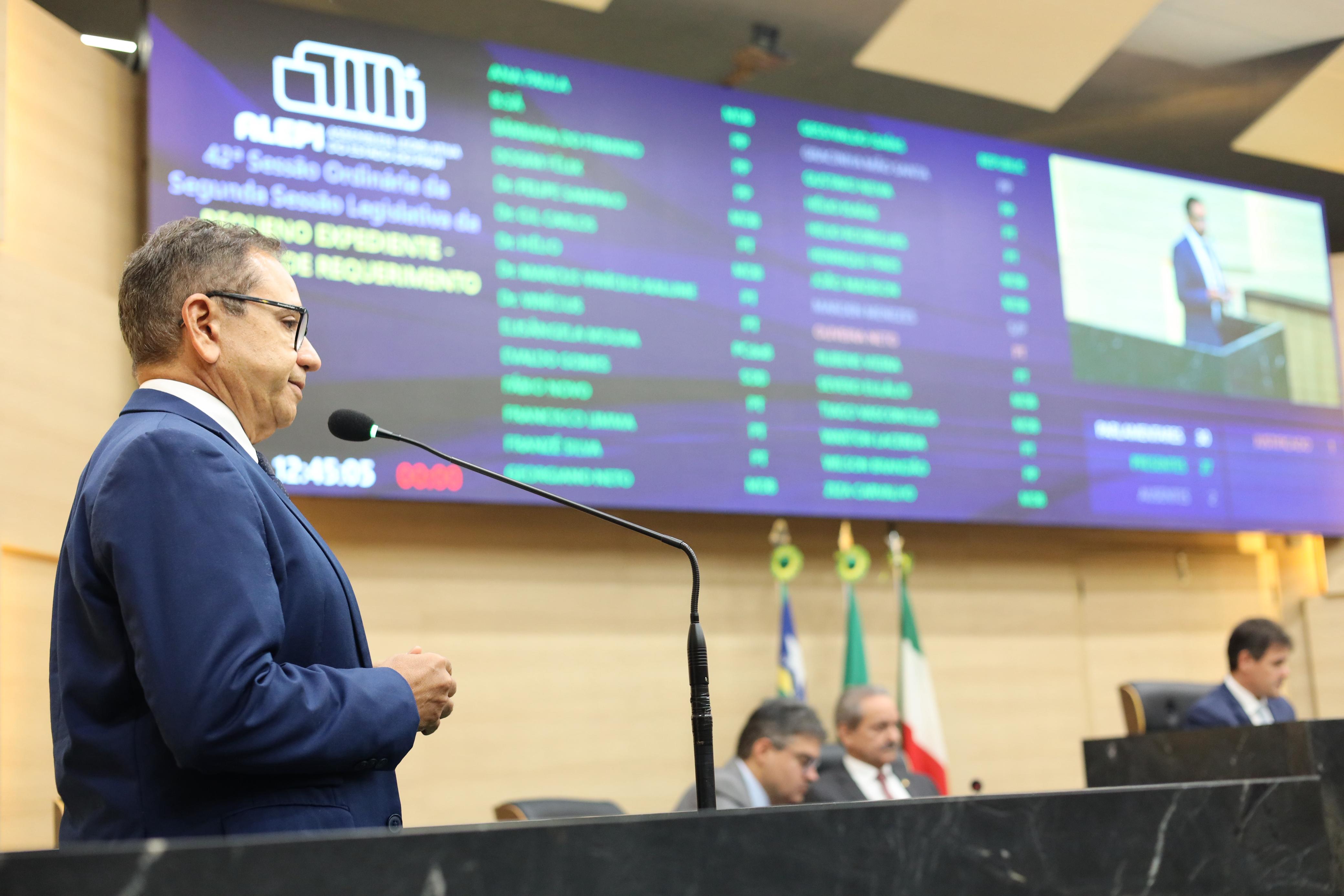 Dr. Hélio destaca investimentos de R$ 25 milhões em Parnaíba 