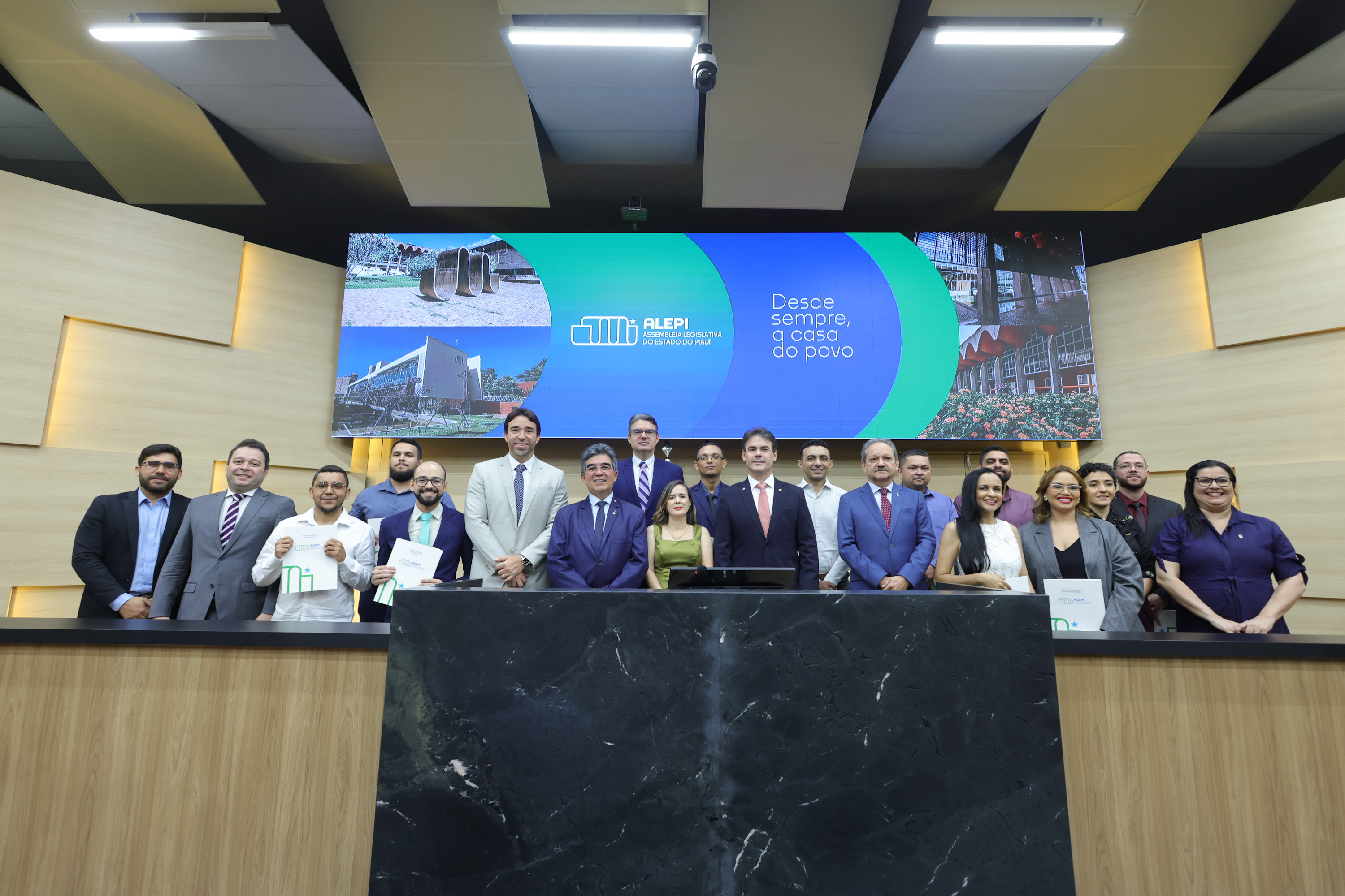 Empossados novos servidores da Alepi