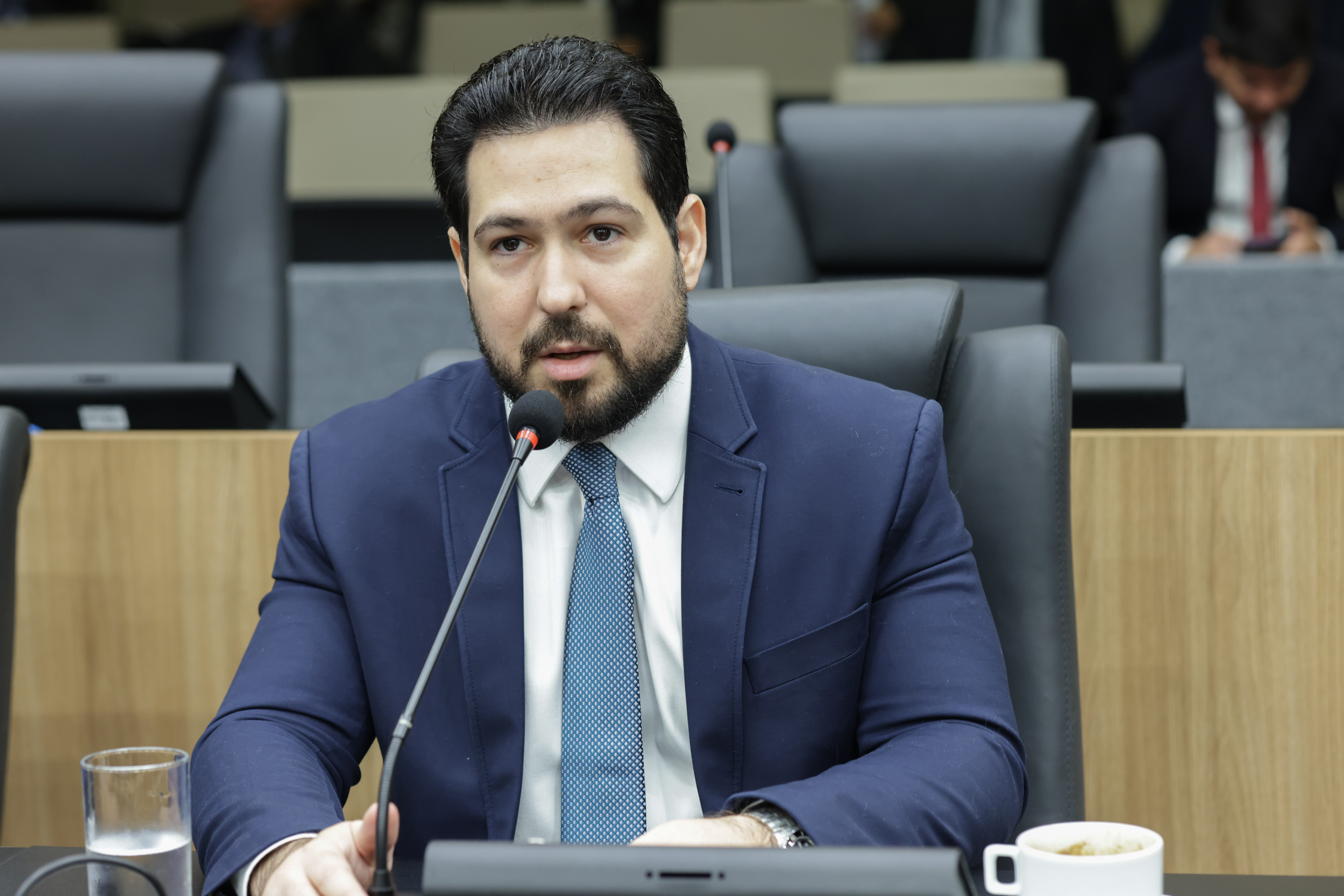 Dr. Felipe Sampaio repercute em plenário entrega de obra em Esperantina