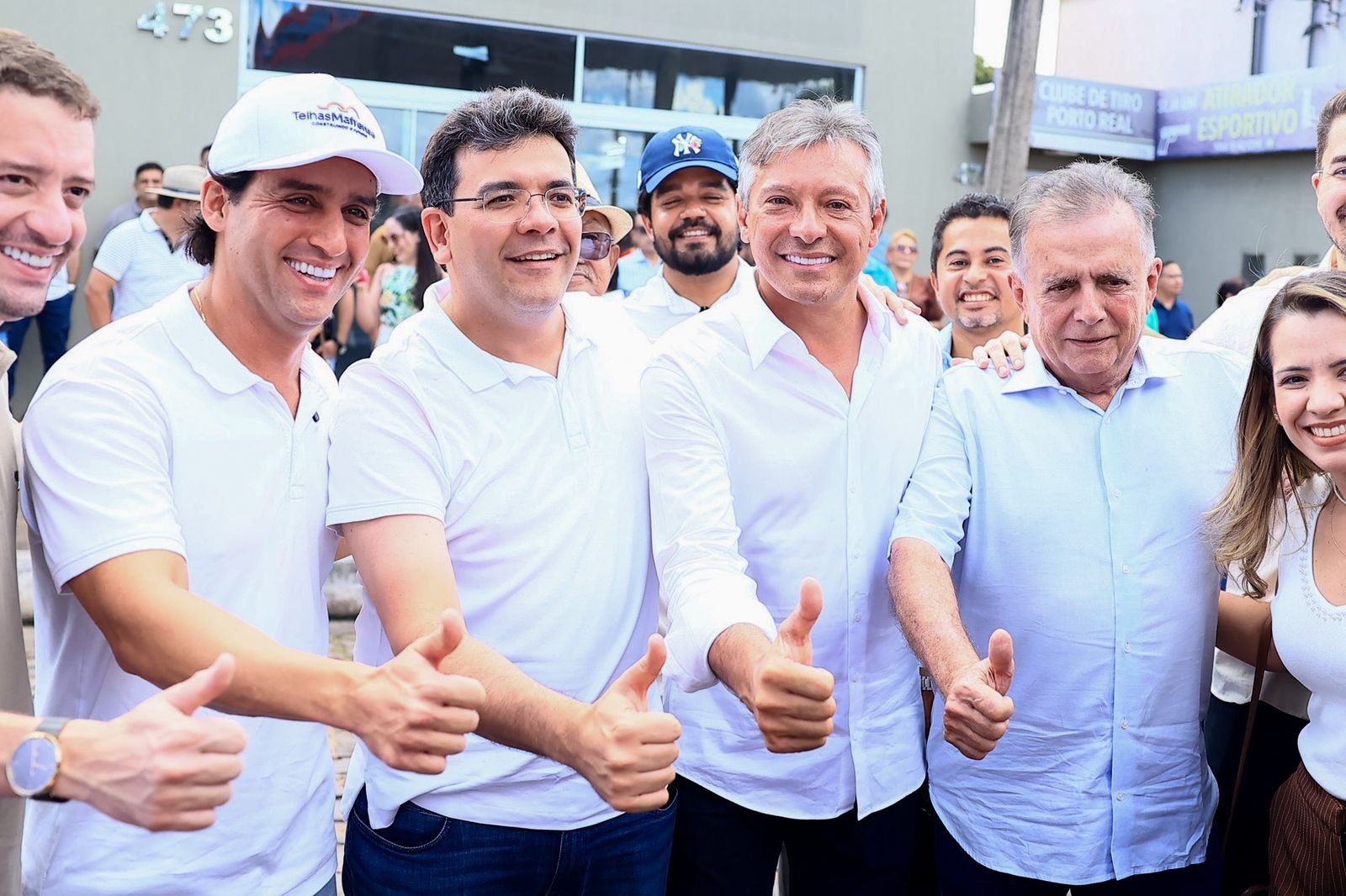 Flávio Júnior acompanha obras de asfaltamento em Valença ao lado do governador Rafael Fonteles