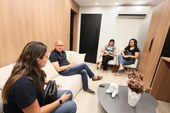 Franzé Silva recebe mães que voltam a denunciar descumprimento de lei 