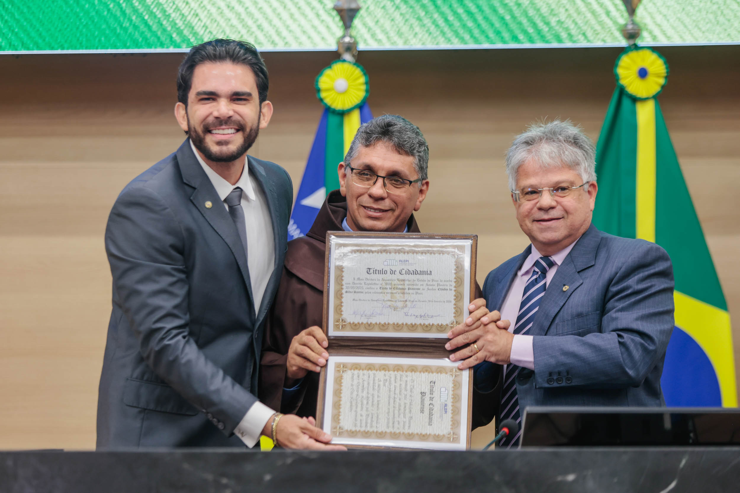 Frei Cláudio é agraciado com o Título de Cidadania Piauiense