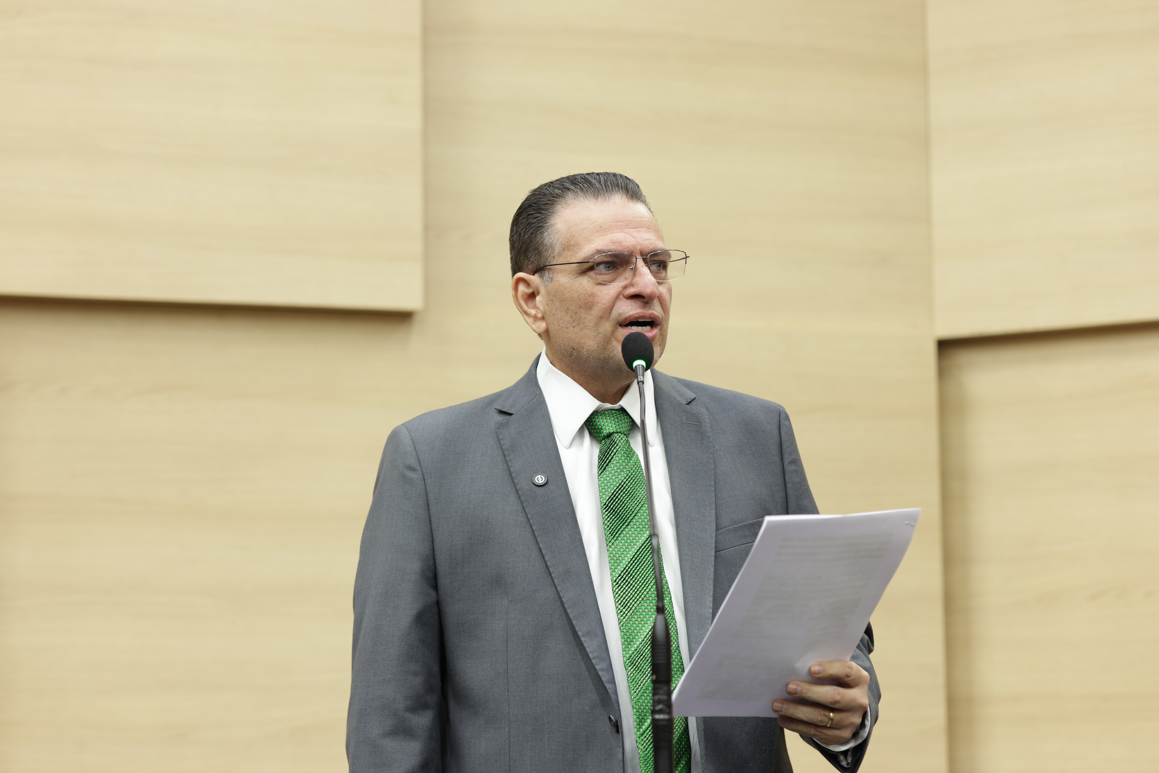 Gessivaldo Isaías se soma às críticas por cobrança por uso e captação de água 