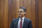 Dr. Gil Carlos presta homenagem a agentes de saúde