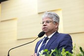 Gustavo Neiva cobra a retirada de imposto sobre a energia solar