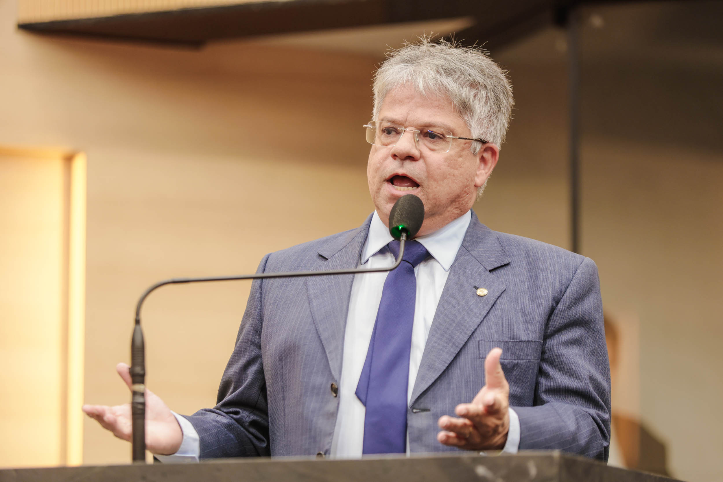 Gustavo Neiva volta a cobrar redução de impostos no Piauí