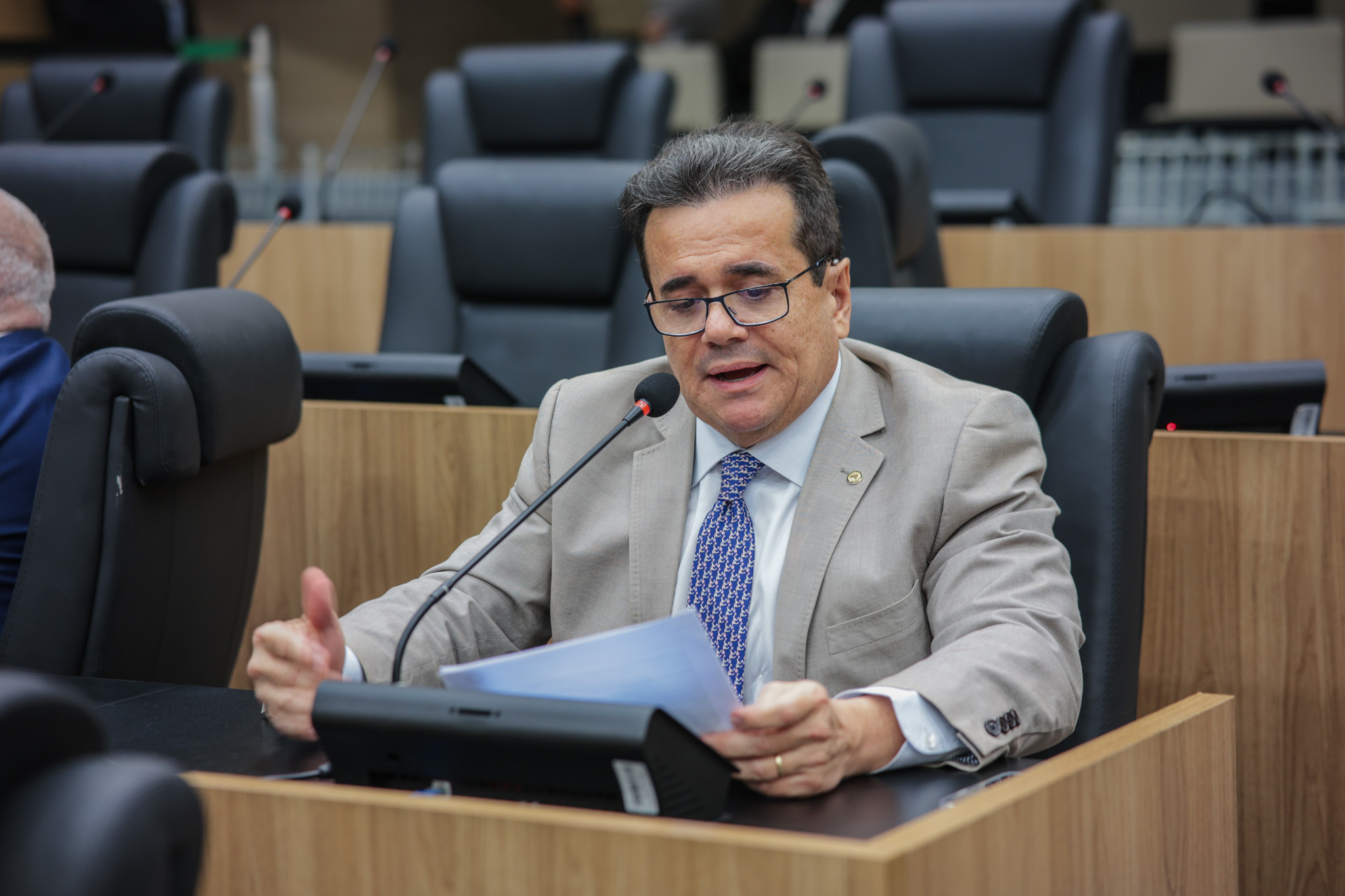 Henrique Pires critica infraestrutura de telecomunicações e saneamento no Piauí