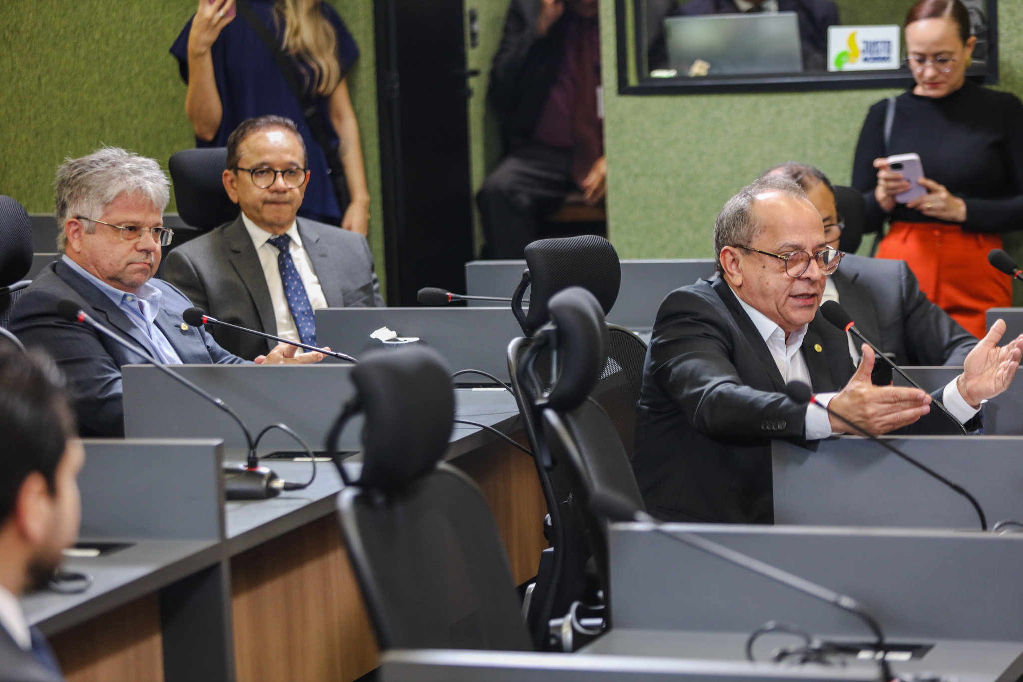 Inclusão digital como parte da cidadania e Programa de Inclusão Digital da Pessoa Idosa são aprovadas na CCJ