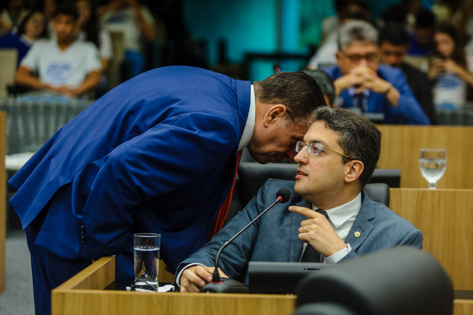 Líder da oposição volta a cobrar transparência de empréstimos do governo