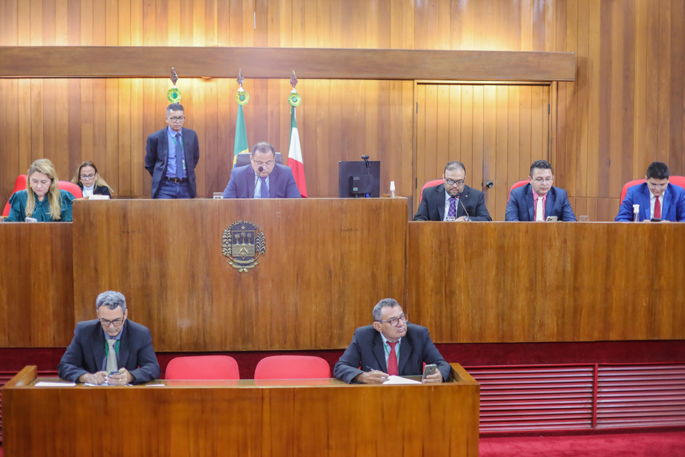 Lido projeto que autoriza viagem do governador à Estônia e Portugal
