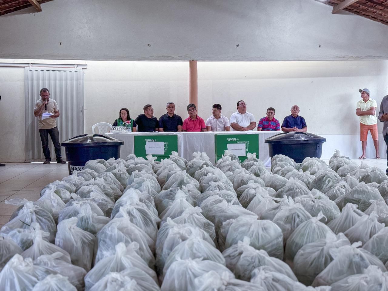 Limma apoia entrega de 5.400 kg de alimentos e kits de irrigação feita por agricultores 