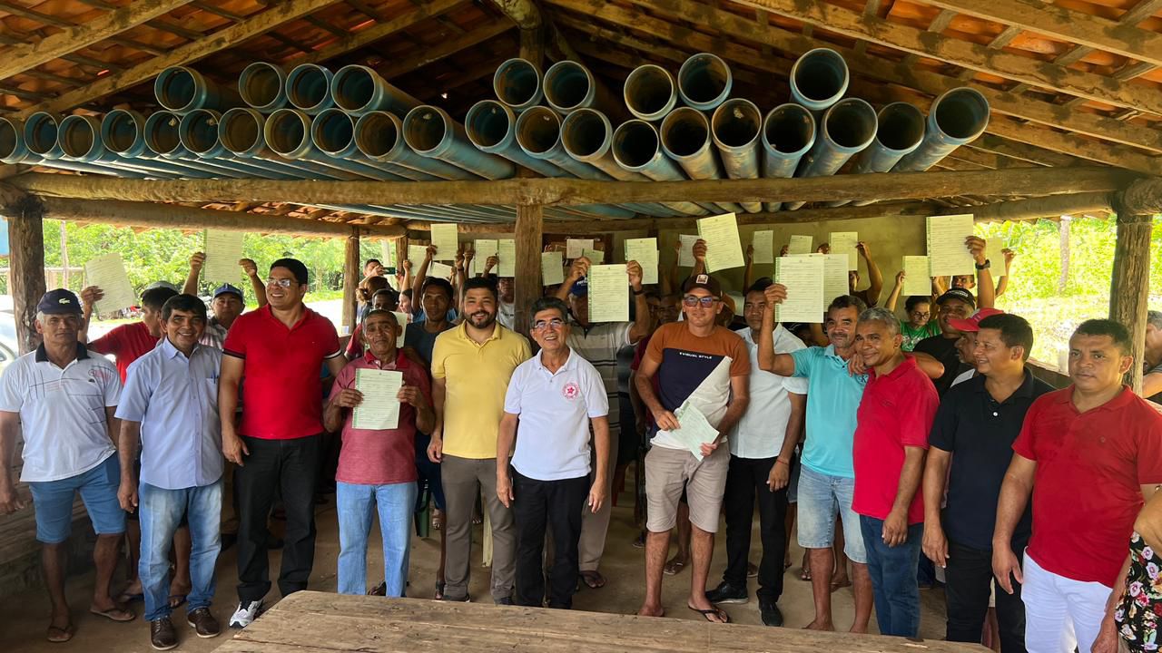 Limma participa da entrega de 35 títulos definitivos de terra pelo INCRA em Porto 